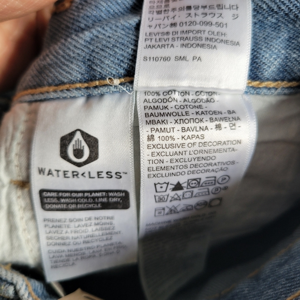 Levi's 24x29 Distressed High Waisted Mom Tapered Jeans - Picture 7 of 10